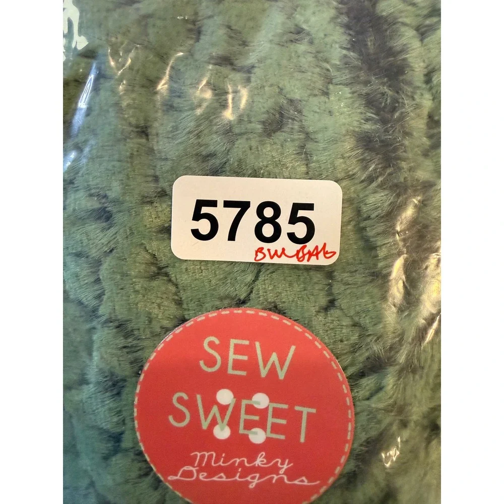 Sew Sweet Minky Designs Neck Pillow Travel Cover Green Plush Luxury Cozy NEW